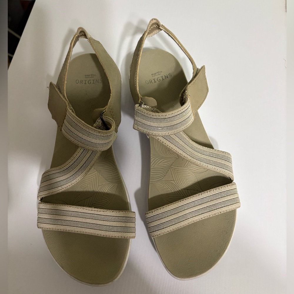 Earth Origins Neutral Beige Strappy Elastic Sandals